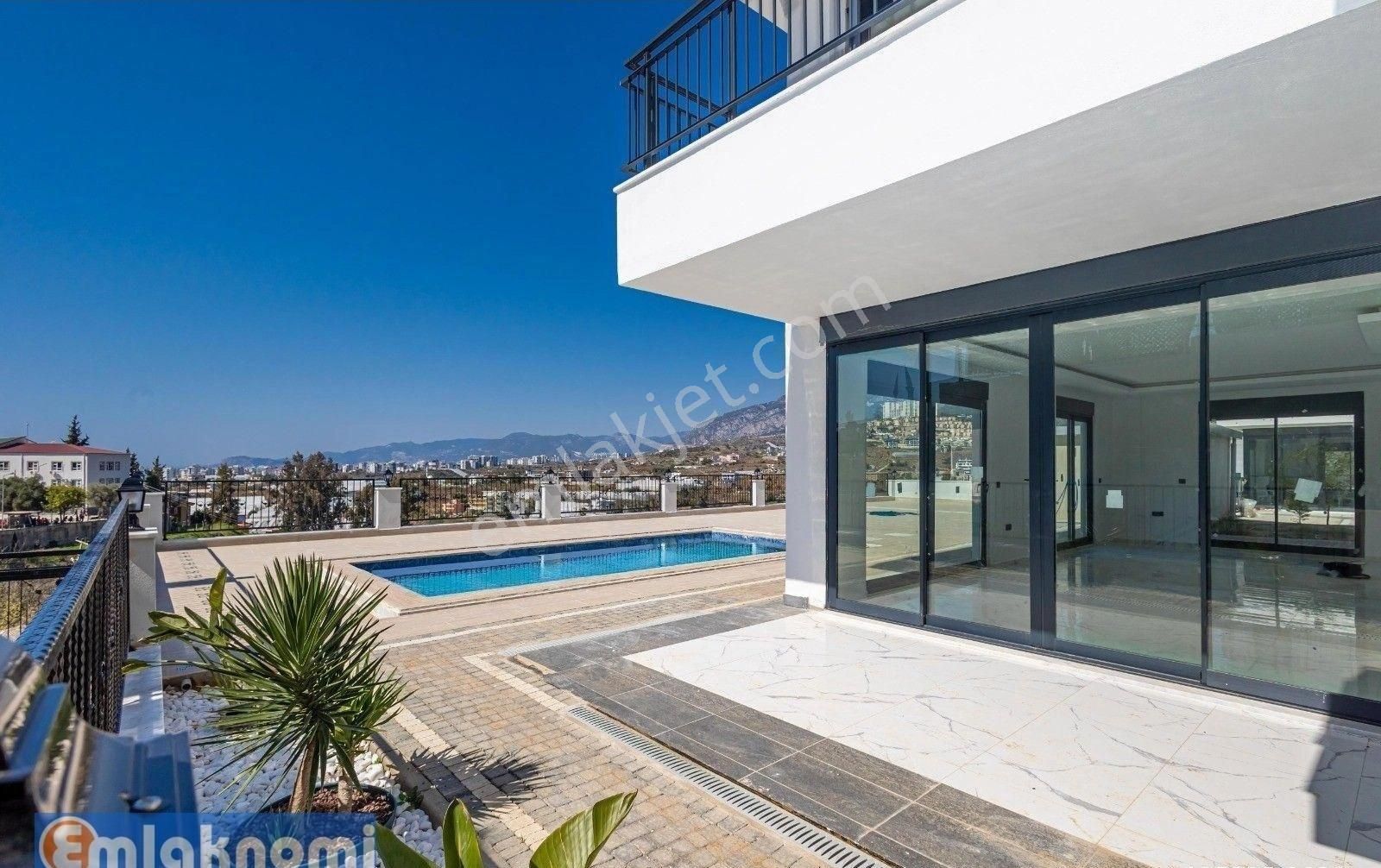 Emlaknomi Alanya-kargıcak 540 Metre Arsa İçerisinde 4+1 Kendine Ait Havuz 290 Metrekare 4 Banyo 4 Ba