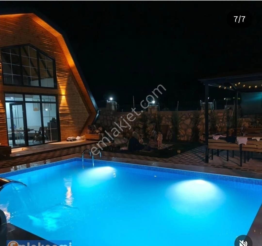 Emlaknomi Satılık 3+1 Havuzlu Oto Park Güvenlik Kamerası 2 Banyo Yerden Isıtma Oturum Ruhsat Alınmış