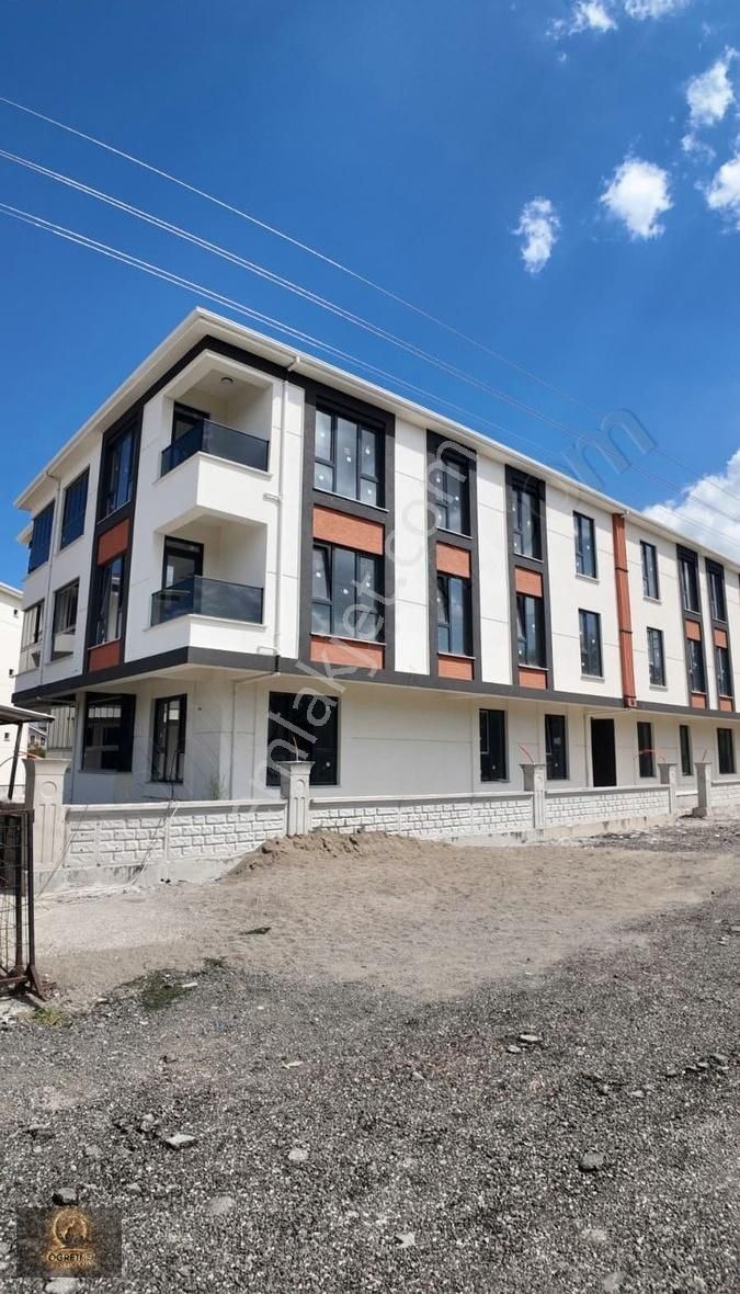 Öğretmen'den Site İçin'de Sıfır Ebeveyn Banyolu Fırsat 3+1 Daire
