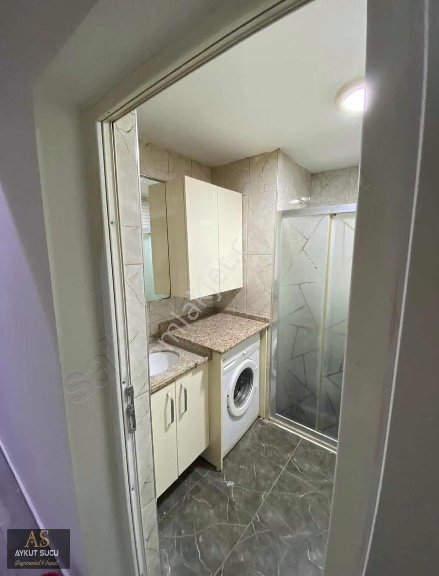 Bornova Küçükparkta 2+1 Eşyalı Kiralık Daire Bayan Öğrenciye
