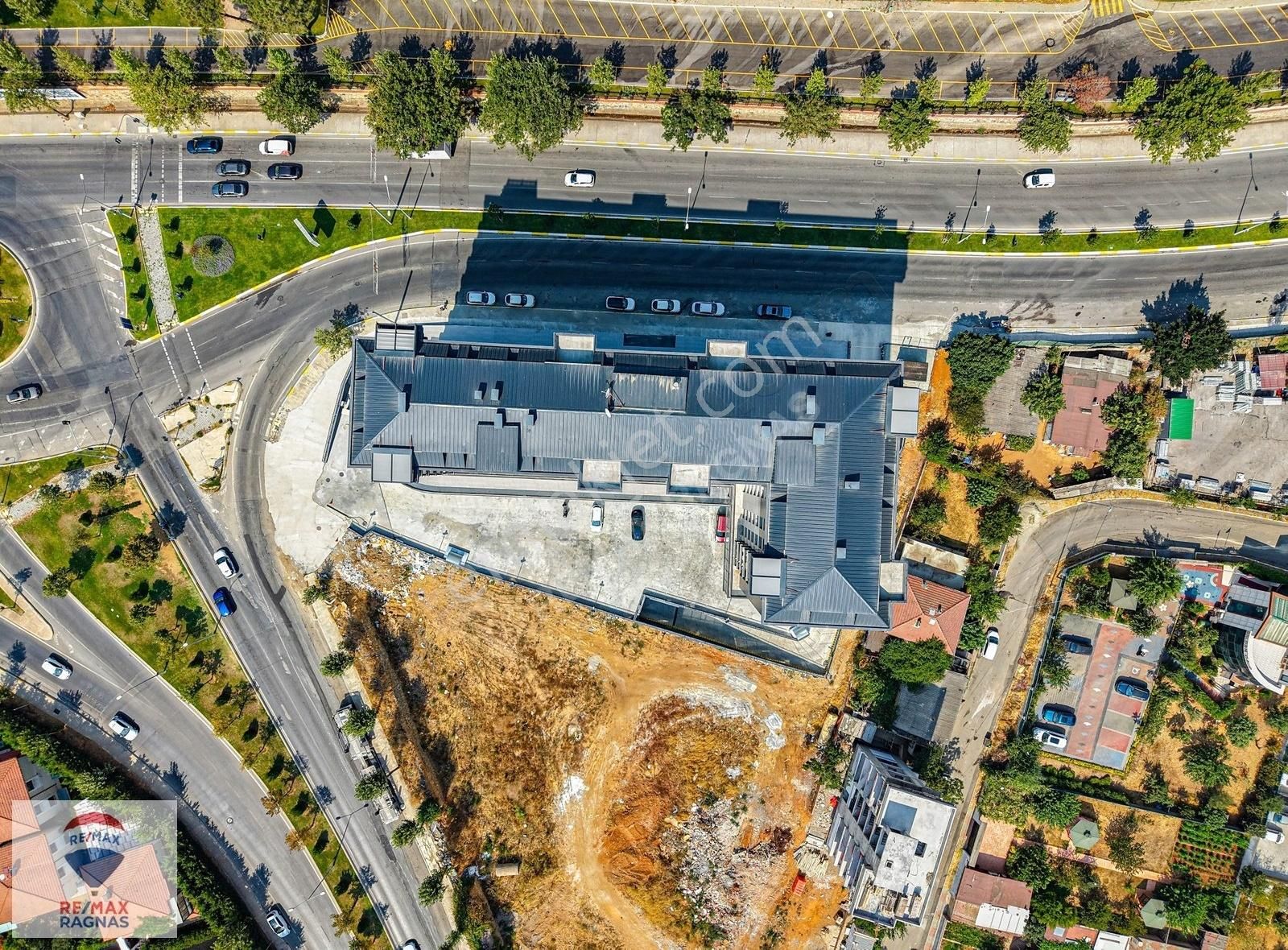 Atalar Bulvarda Kurtköy Aydos Cepheli Kiralık Cadde Dükkanları