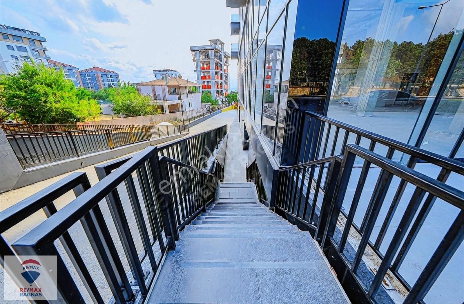 Atalar Bulvar'da Cadde Cepheli Giriş Kiralık Büro Ofis İşyeri - Görsel 9