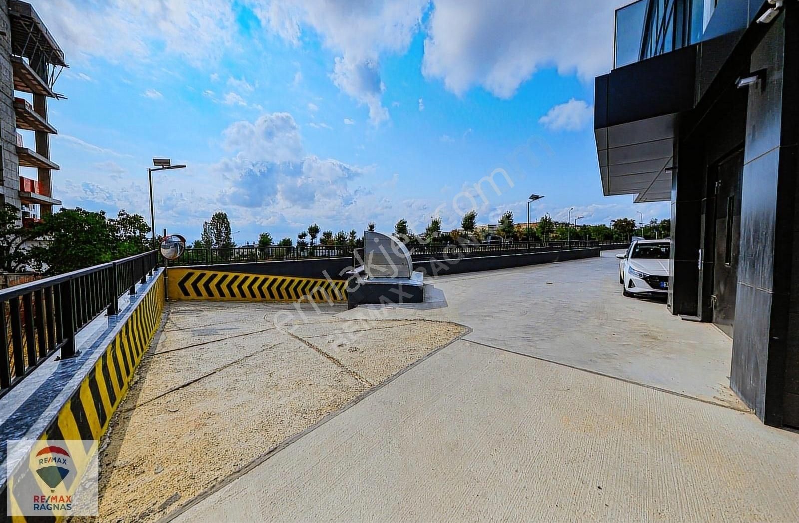 Atalar Bulvar'da Cadde Cepheli Giriş Kiralık Büro Ofis İşyeri - Görsel 26