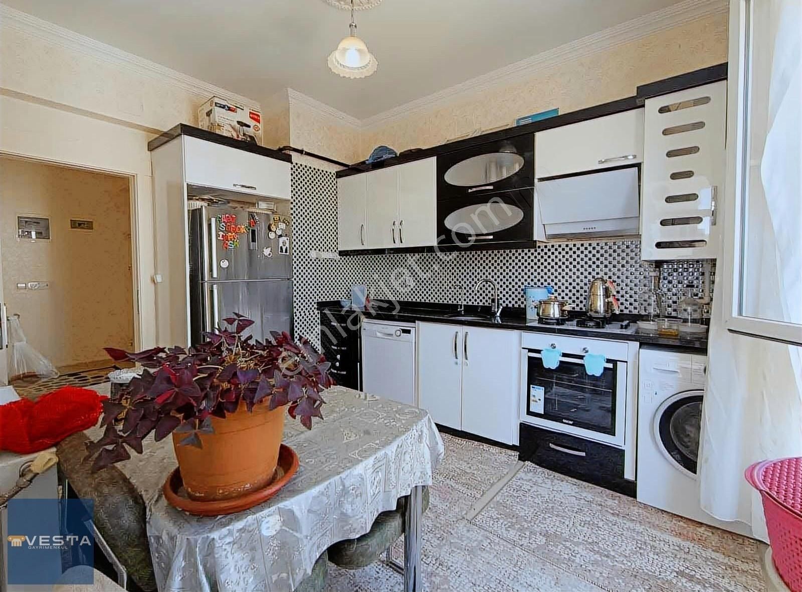 Vesta'dan Ara Kat İçi Bakımlı Cadde Üzerinde Süper Konumlu Daire