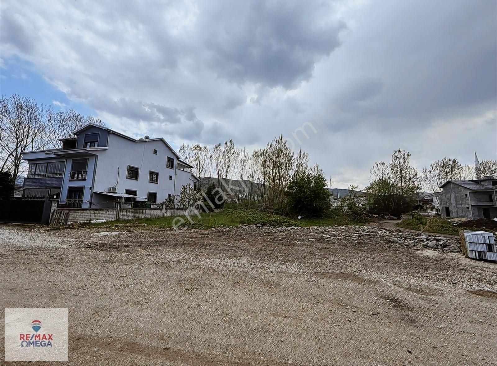 Başiskele'de Merkezi Konumda 531 M2 %30 İmarlı Satılık Arsa