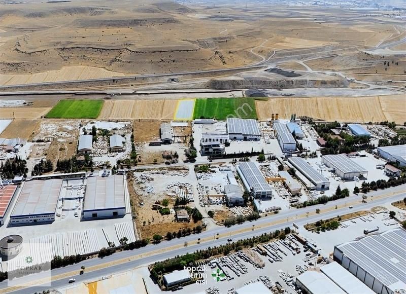 Susuzda 7.500 M² Sanayi İmarlı, Yola Cepheleli Tarla