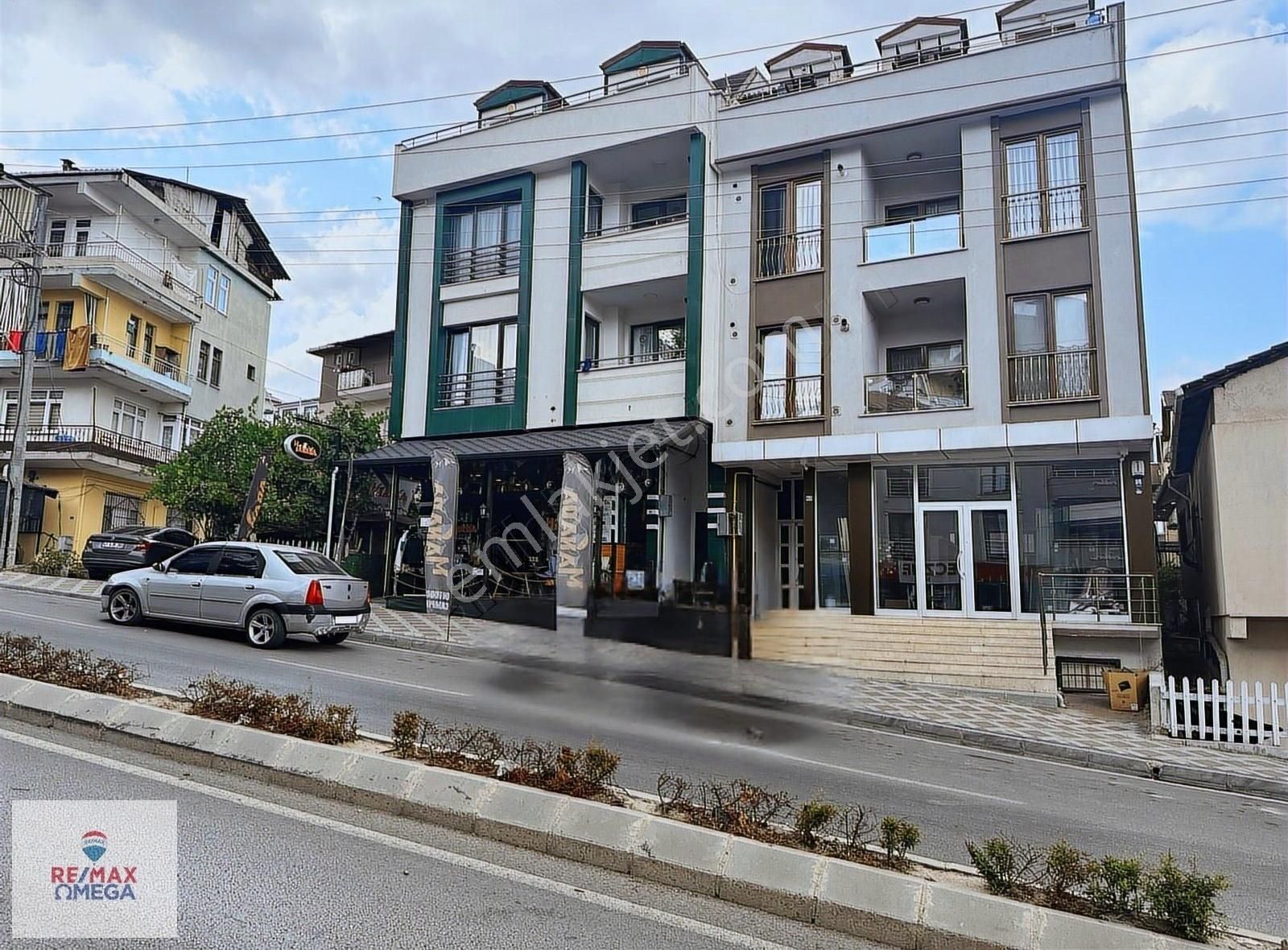 İzmit Kuruçeşmede İşlek Cadde Üzerinde 200m2 Satılık Dükkan