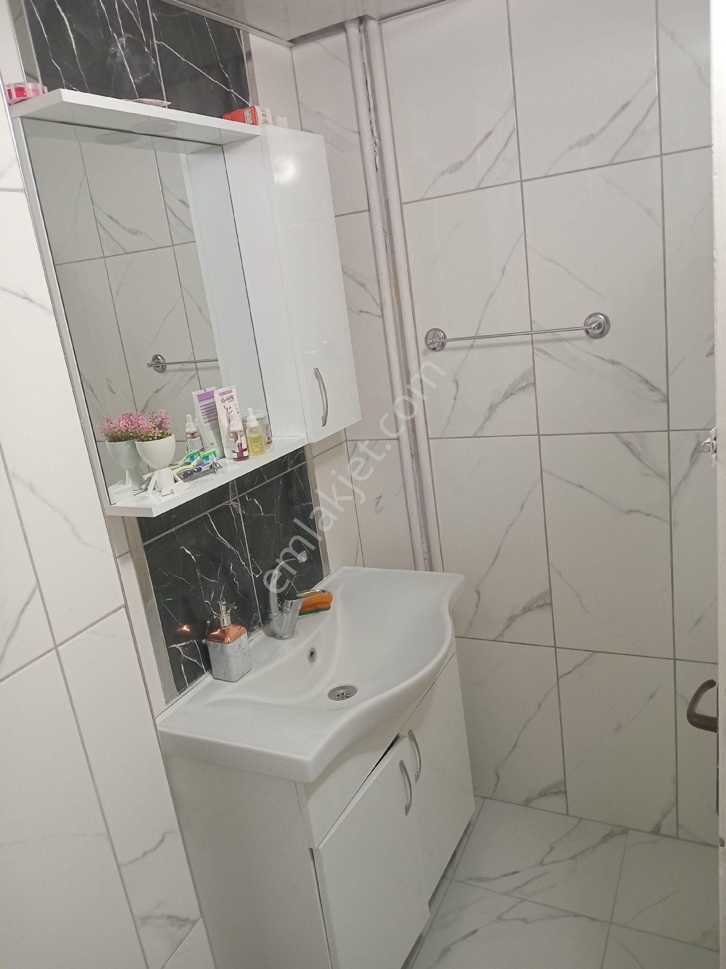 Alsancak Parkı Karşısında Satılık Daire