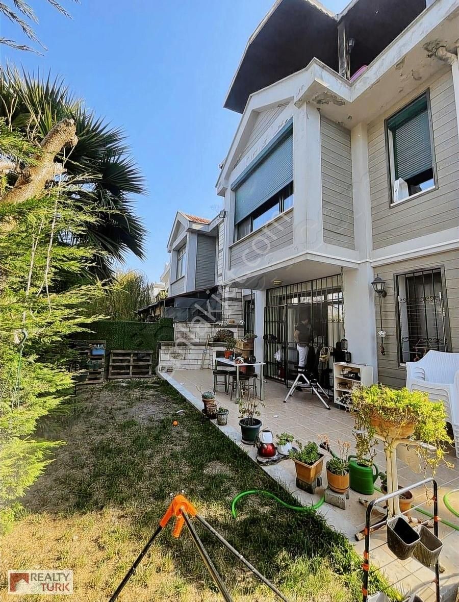 Bahçeşehir 2. Kısım İkiz Büyük Bahçeli Satılık Villa - Görsel 2