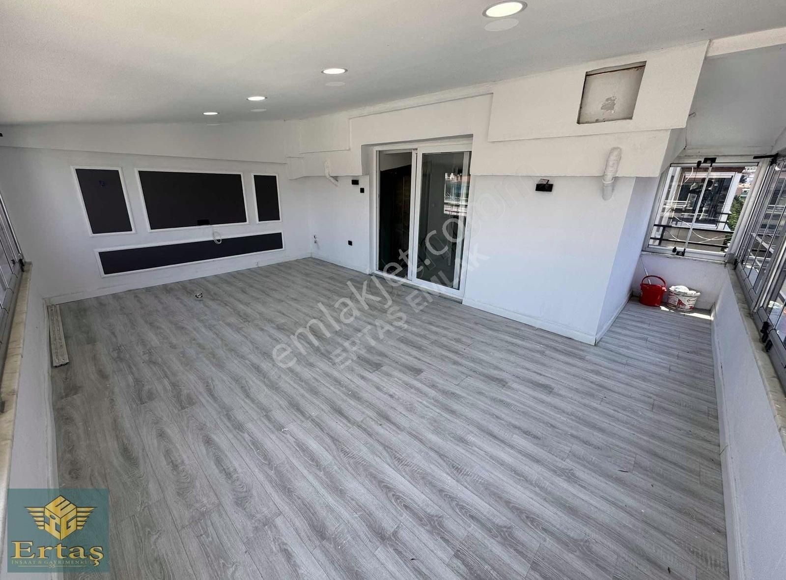 Ertaş'tan Tramvay Altı Full Yapılı Asansörlü 2+1 Kiralık Daire