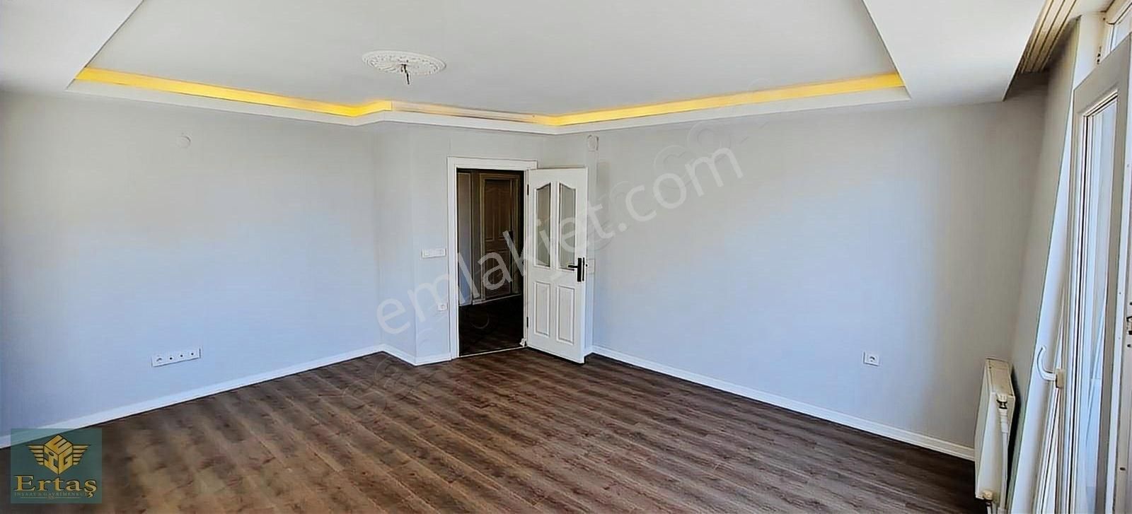 Yenimahalle Fatih Cad Sahile Yakın Geniş Ve Ferah Satılık Daire