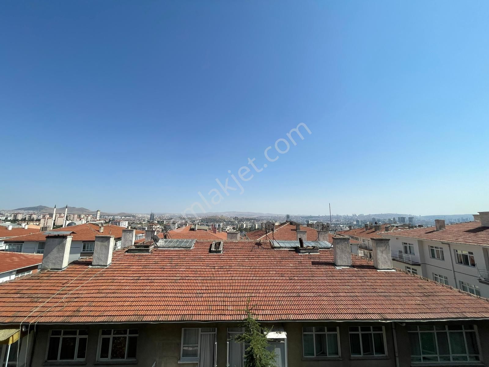 Aşağıeğlence'de Ara Katta Manzaralı Balkonlu 3+1 Kiralık Daire