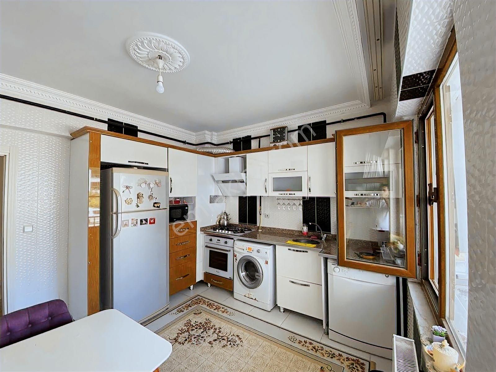 Ümit Emlak|sürsürü'de Acil Satılık 3+1 210m2 Yapılı Daire