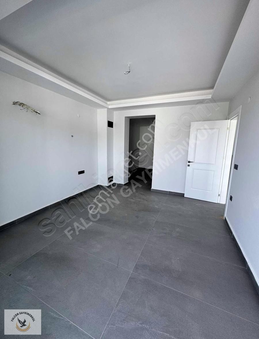 Çiftlik'de 300 M2 Arsa İçerisinde 180 M2 4+1 Satılık Villa - Görsel 3