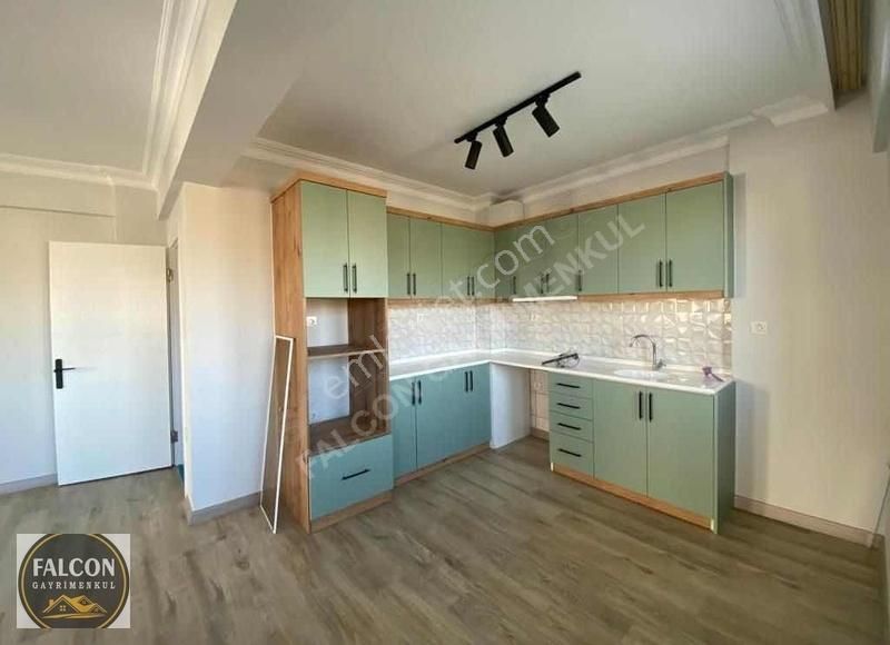 Falcon'dan Patlangıçta Geniş Ve Ferah 110 Metre 3+1 Daire - Görsel 4