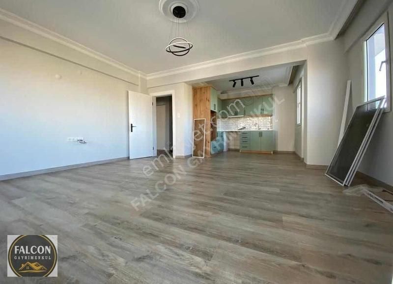 Falcon'dan Patlangıçta Geniş Ve Ferah 110 Metre 3+1 Daire - Görsel 10