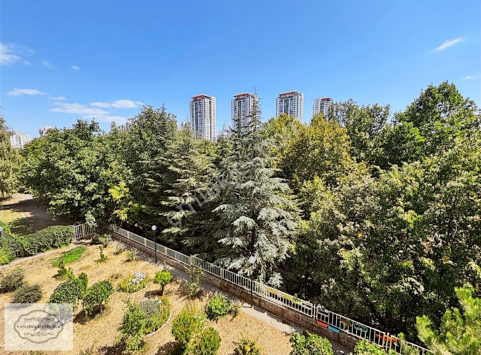 Dikmen Vadisi İçinde 3+1 Sitede Vadi Manzaralı Çift Balkonlu