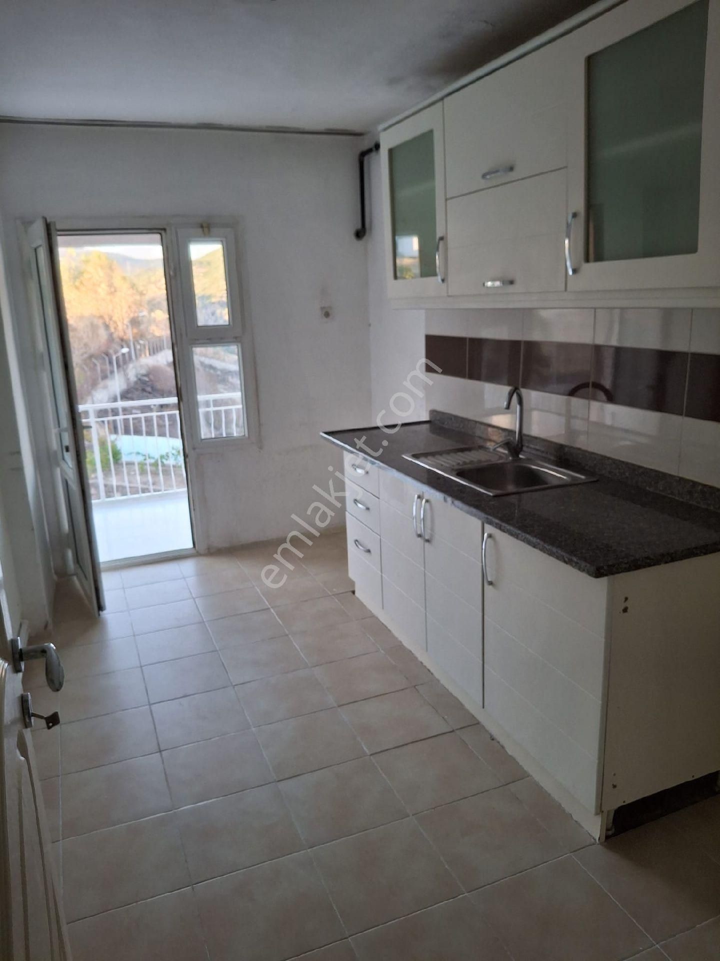 İzmir Çiğli Egekent 1'de Kiralık 3+1 Daire Ev Yenilenmiştir Sıfır Konumda ❗️pazarlık Var-25.000tl