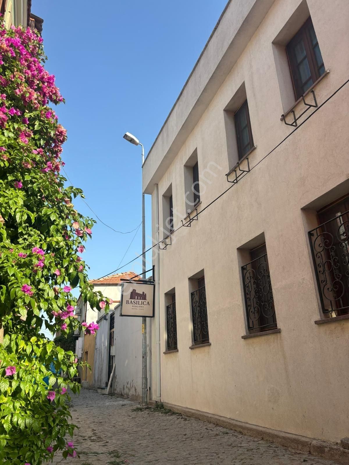 İzmir Bergama'da Satılık 9 Odalı Butik Otel Ve Restorant