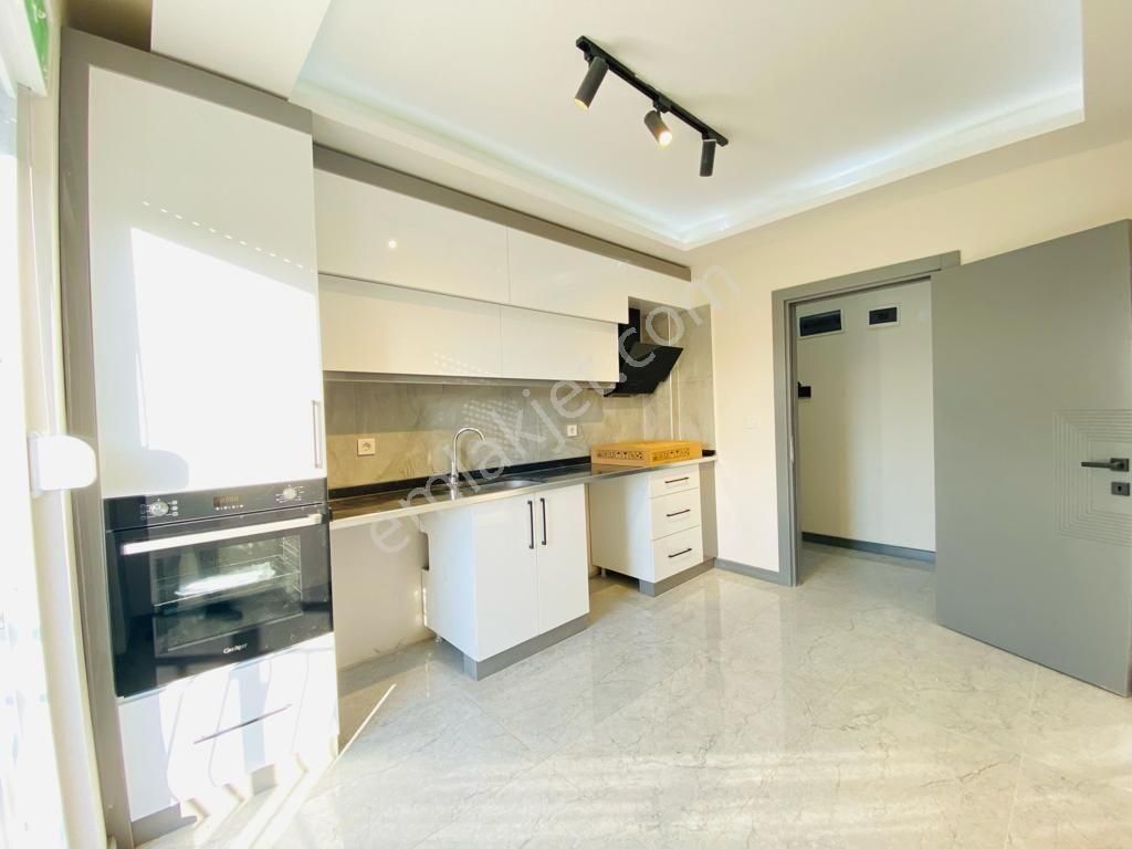 Kepez/demirel Mahallesi'nde Sıfır Asansörlü 2.kat 3+1 140 M² Tramvaya Çok Yakın