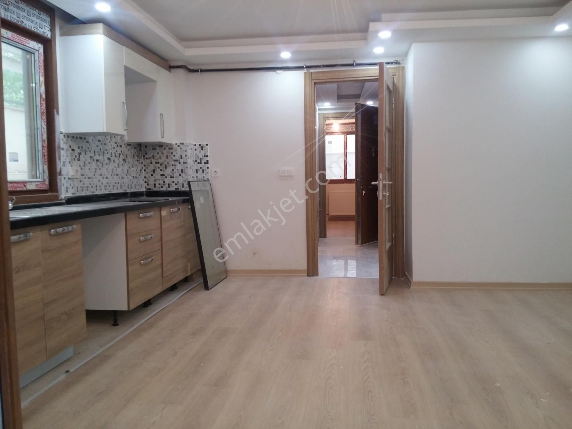 1+1 70m2 Bahçe Katı Armağanevlerde Metroya 300 Mt