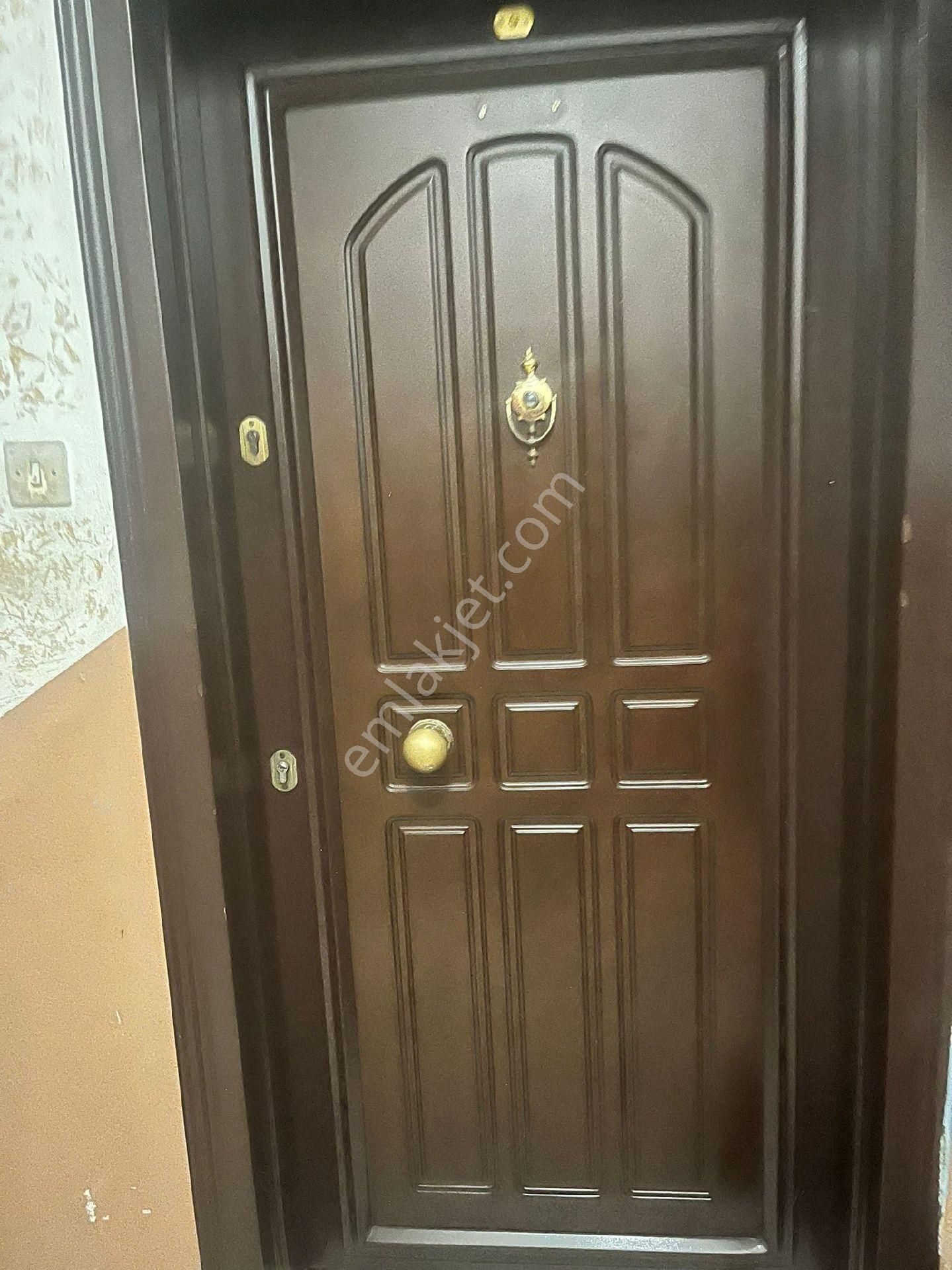 Üçkardeşler Emlakta Satılık Daire Esenler