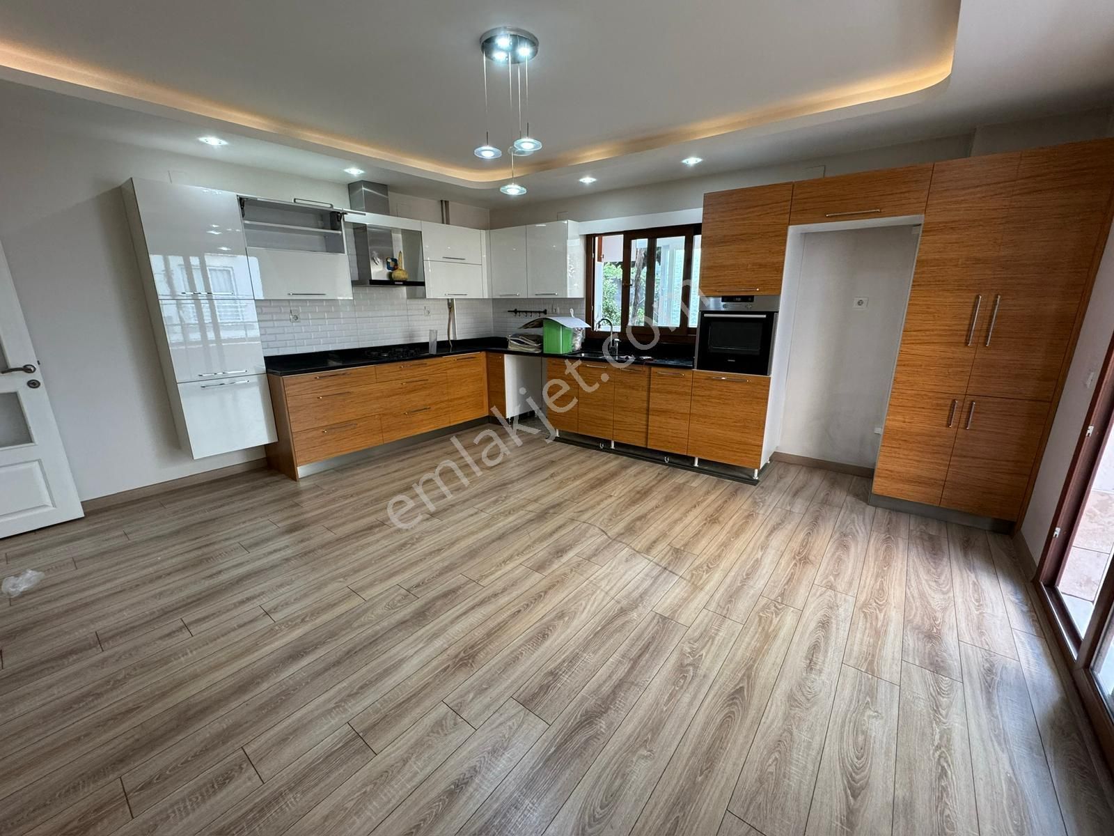 Yiğithan Dan Merkezi Lokasyonda Dogalgazlı 4+1 Kiralık Daire