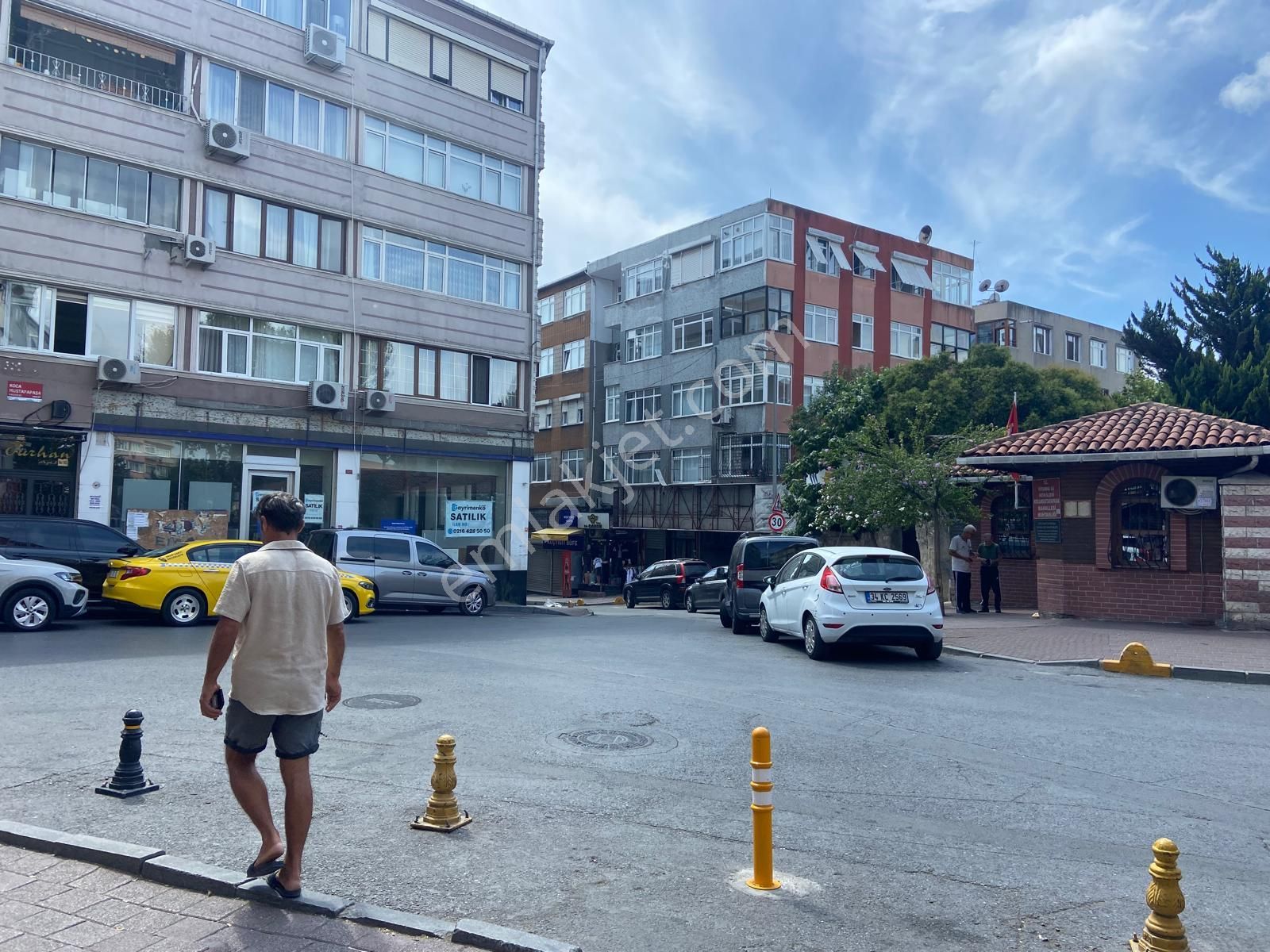 Kocamustafapaşa - Hacıkadın Caddesinde Düz Giriş Dükkan