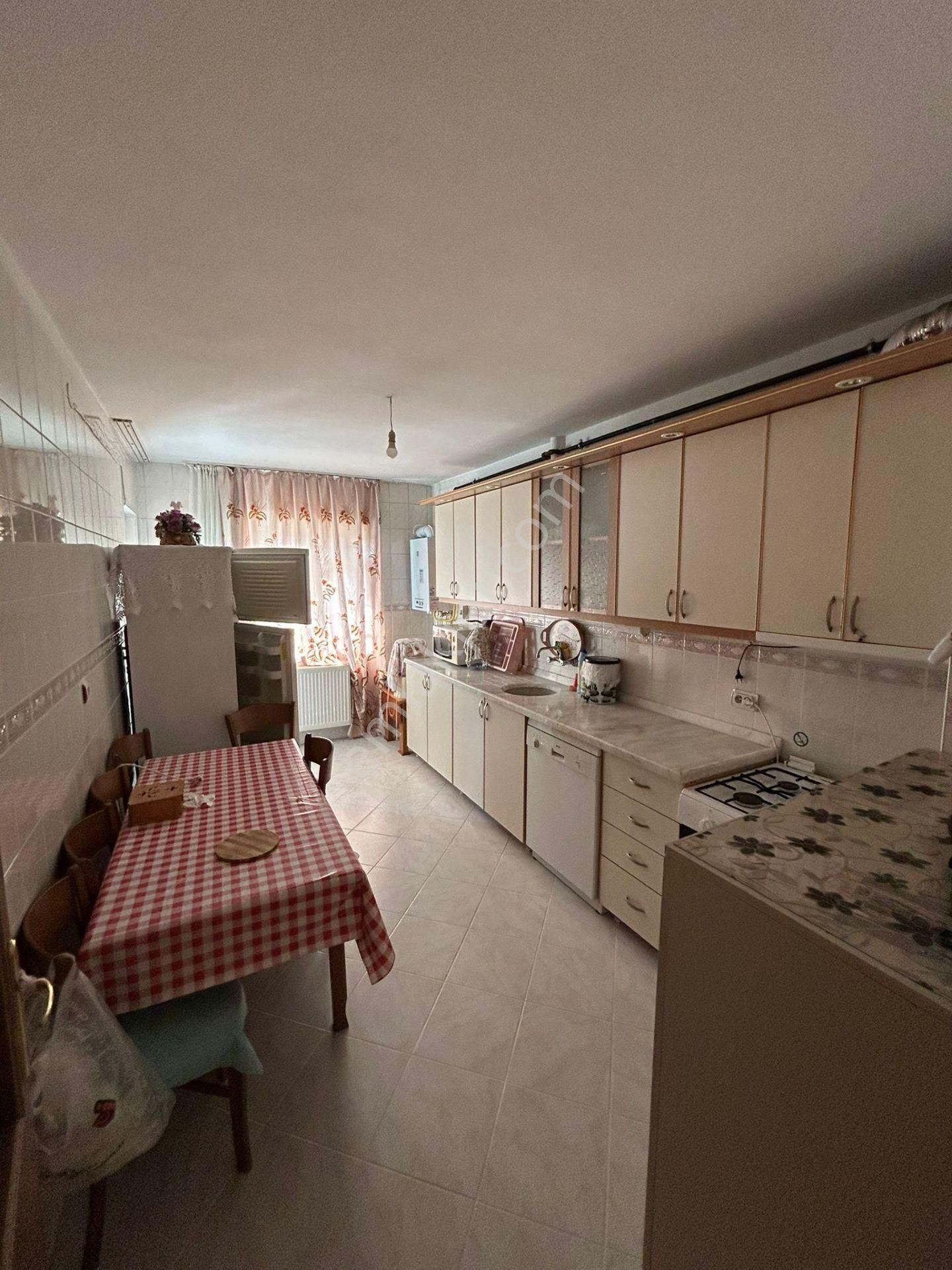 *ufuktepe Cadde Üstü Orta Kat Ğeniş 3+1 Yapılı Manzaralı Daire**