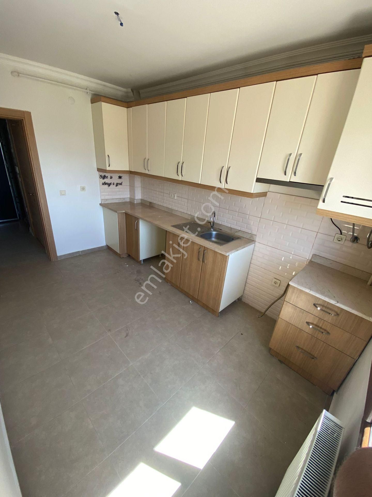 Krc'den Kısa Bloklarda Kiralık 3+1 Daire - Görsel 7