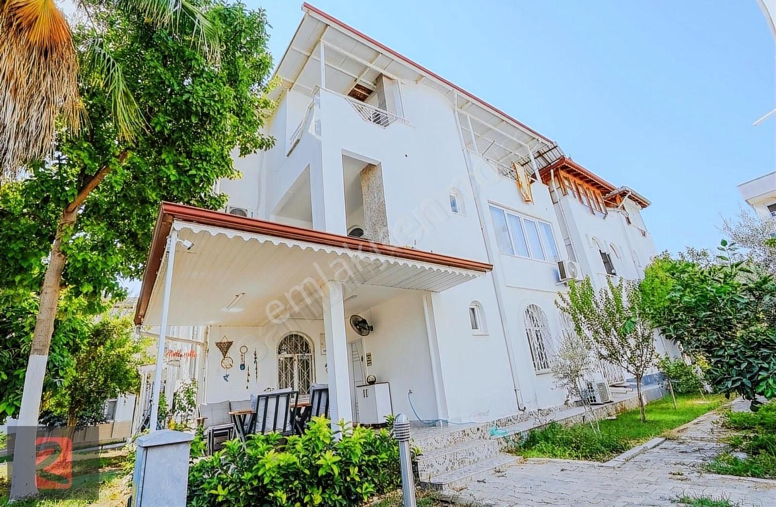 5+1 Havuzlu, Trıpleks Villa