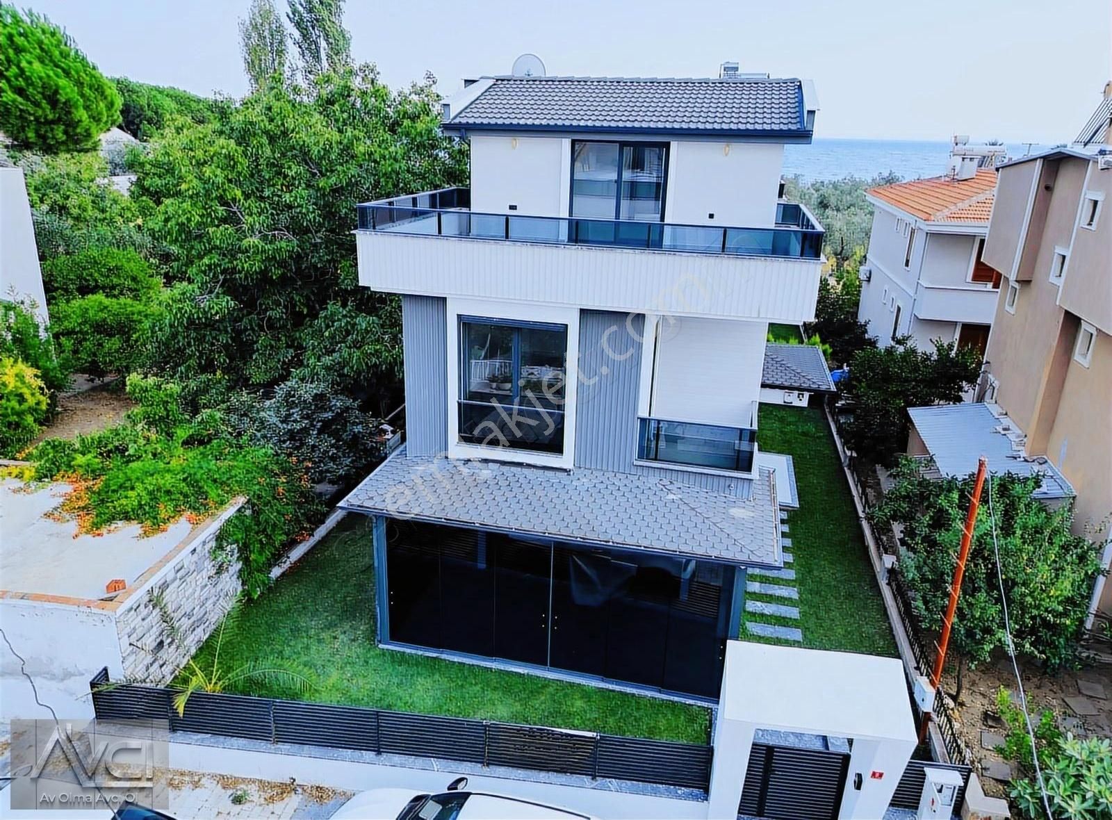 Avcı'dan Altınoluk Narlıda Denize 100mt Sıfır Müstakil 4+2 Villa