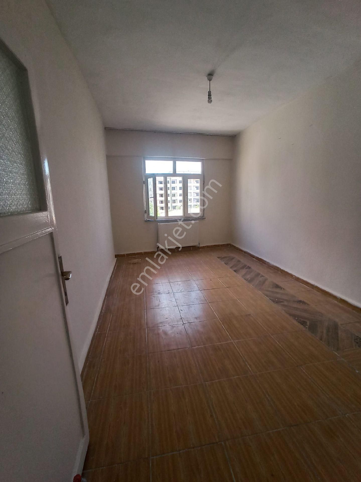 Bağlar Cuma Pazarı Müftülük Arkası Satılık 3+1 Daire