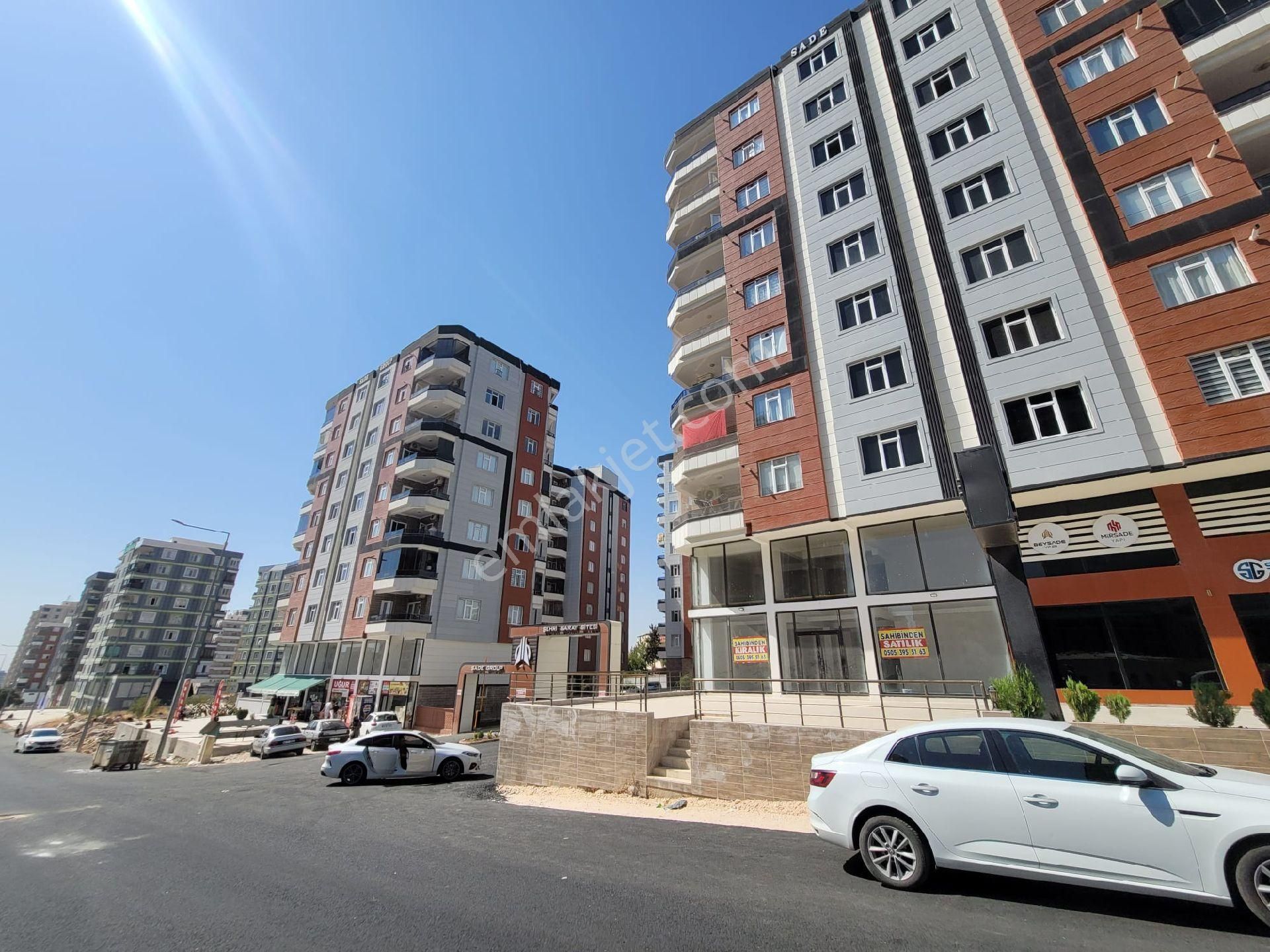 Cadde Seyran'dan Kiralık 3+1 170m2 İki Banyo İki Balkon Ara Kat (memura)