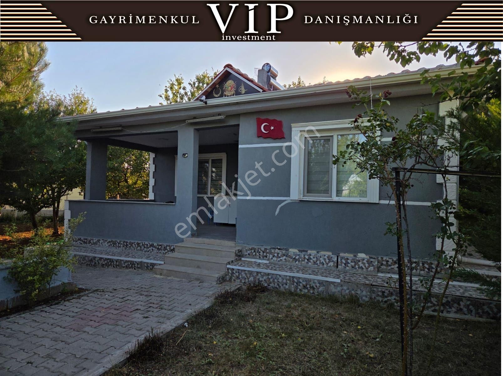 Gölbaşı Dikilitaş'ta 1000 M² Üzerine Bahçeli Satılık Fırsat Ev