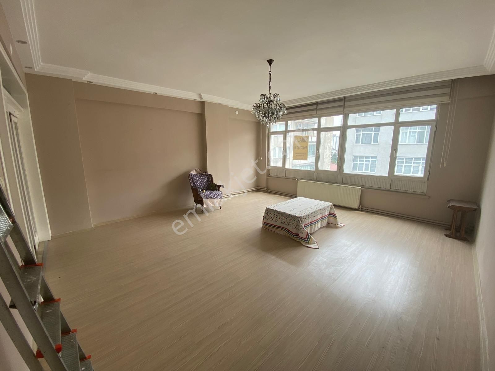 Emre Köse'den İlkadım Lise Caddesi'nde Kiralık 3+1 Daire