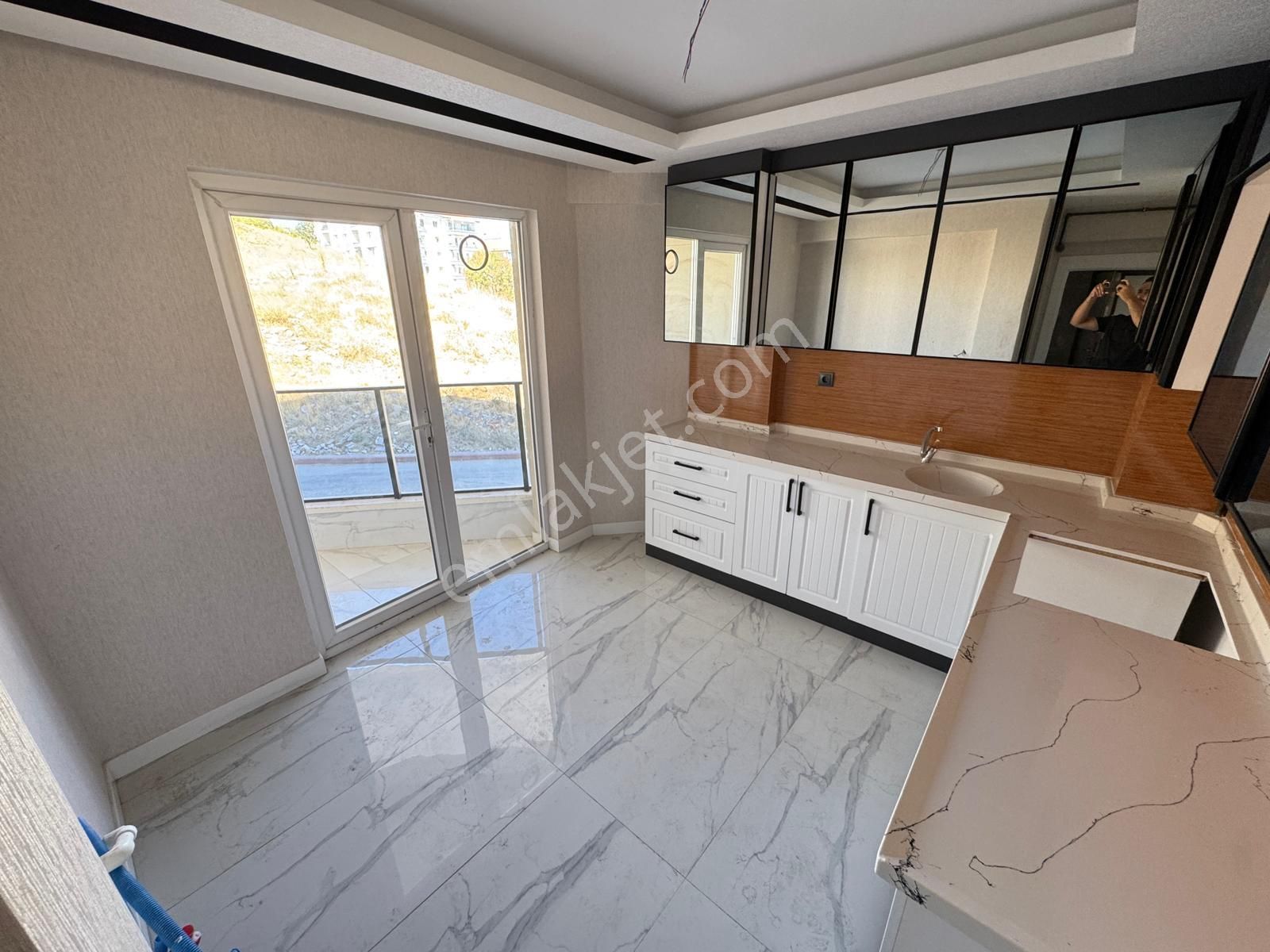 Bağlum Bulvarı Yakınında Cadde Üzeri Full Lüks Yapılı 3+1 Daire! - Görsel 4