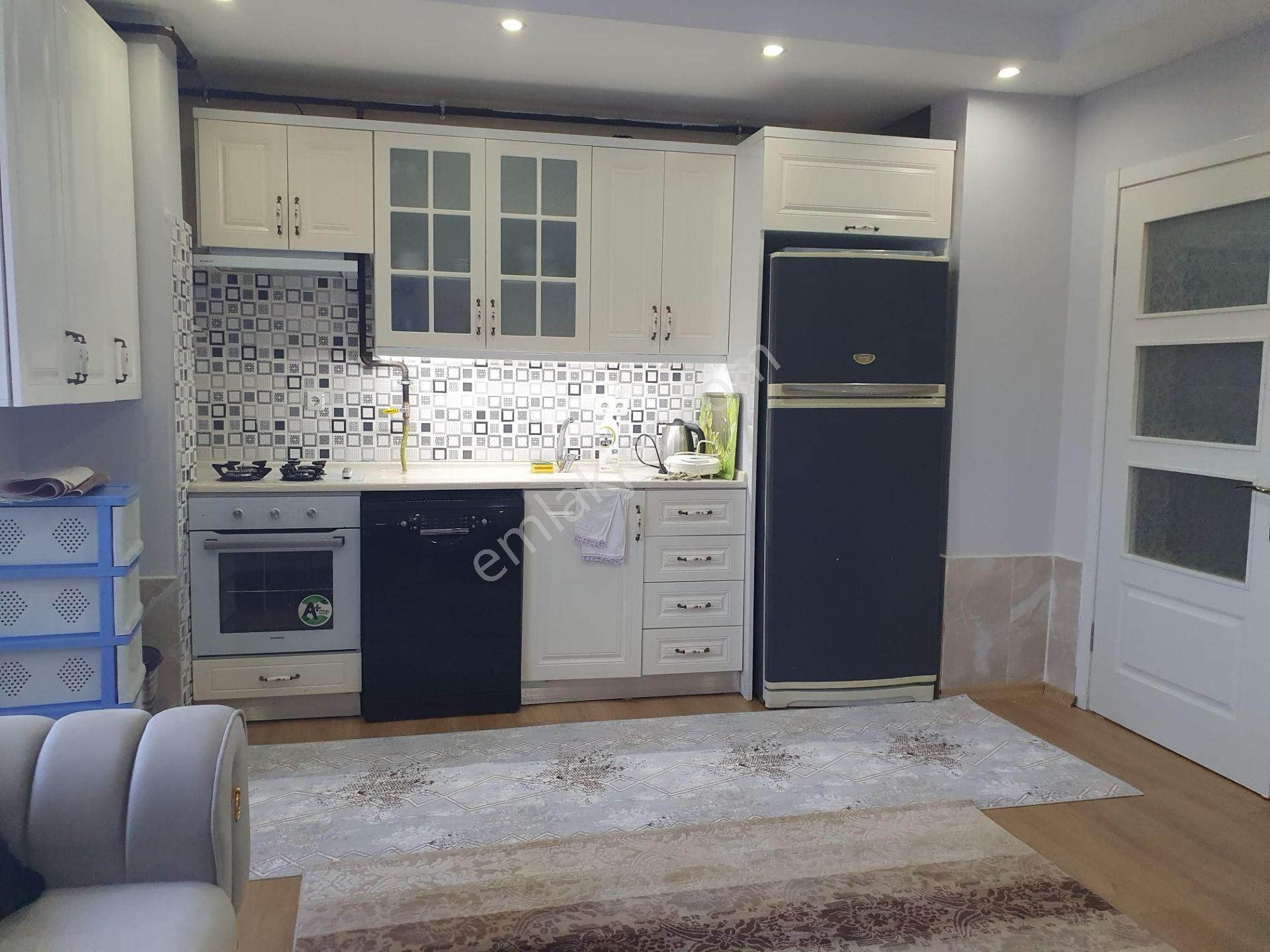 Adana Çukurovada Göl Manzaralı Eşyalı 1+1 Fırsat Eşyaları Yeni Kiralık Daire