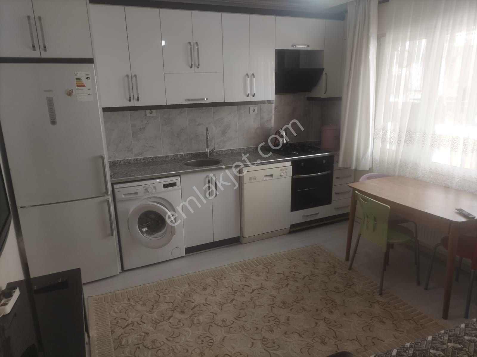 İzmir Buca Atatürk Mahallesinde Eşyalı Kiralık Daire