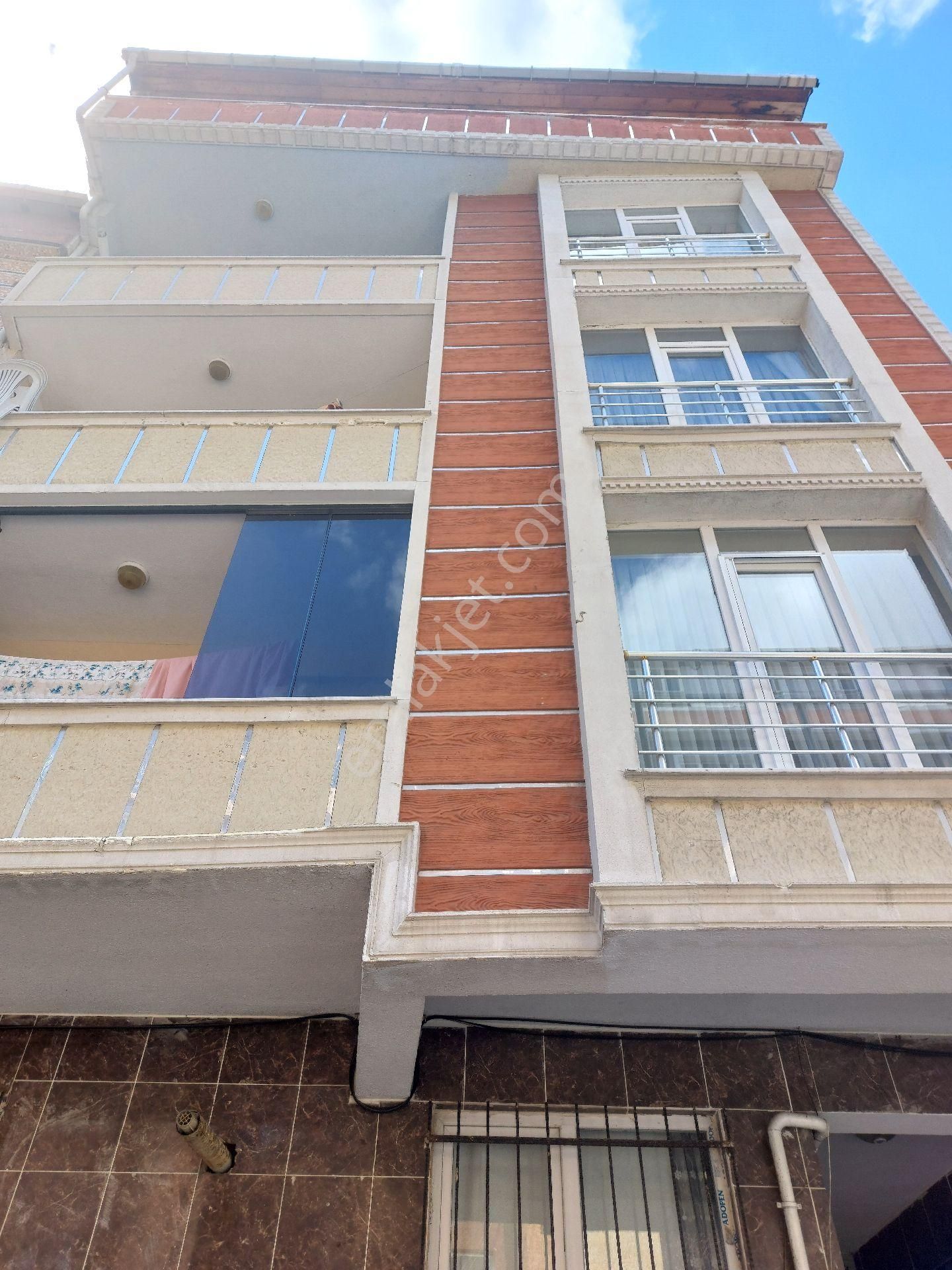 Gaziosmanpaşa Karayolları De Acil Satılık Daire İkinci Kat Balkonlu 2+1 100 M2