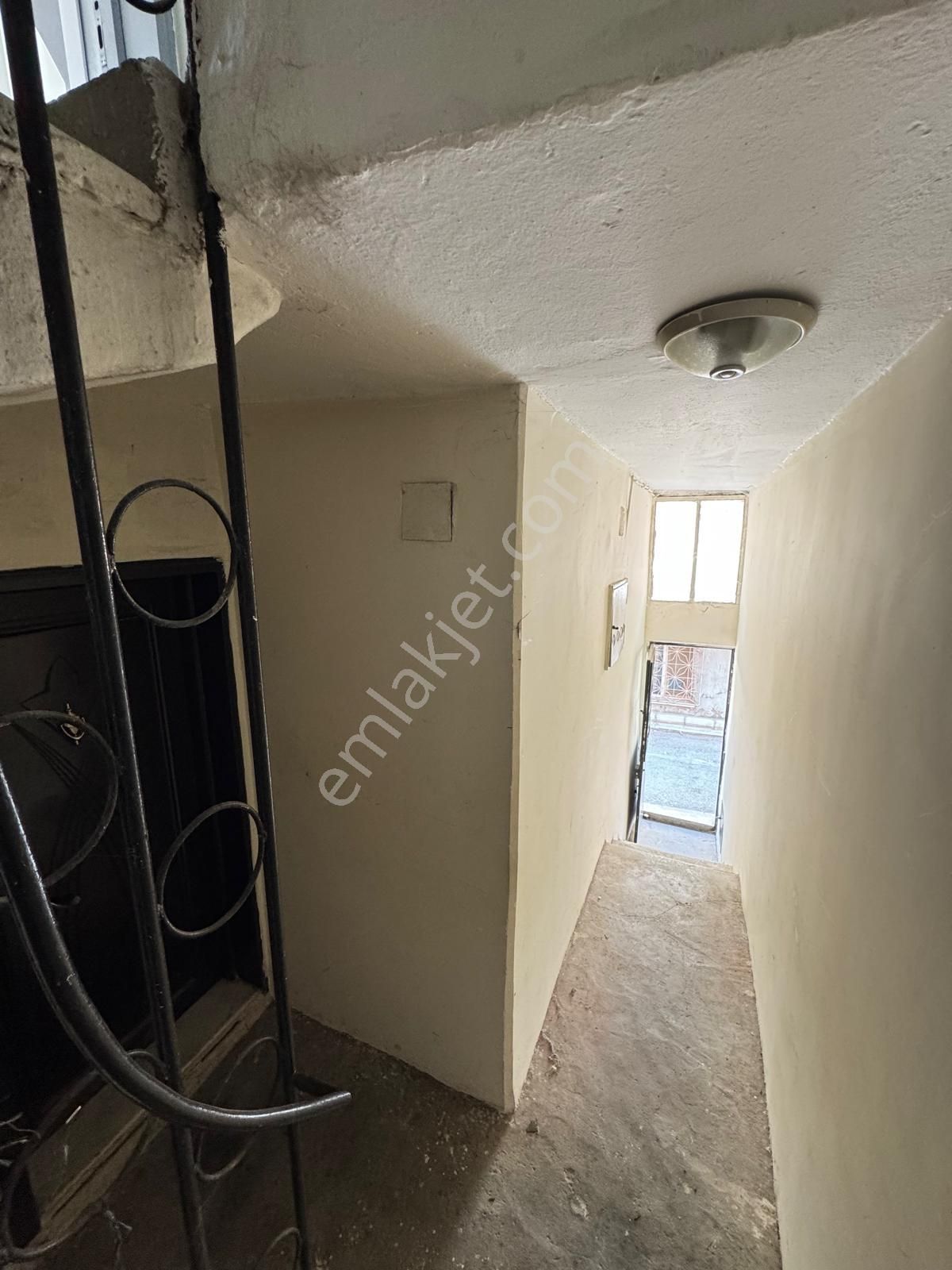 İzmir Karabağlar Yeşilyurt Mah.de Satılık 79m2 3 Katlı Mustakil - Görsel 26