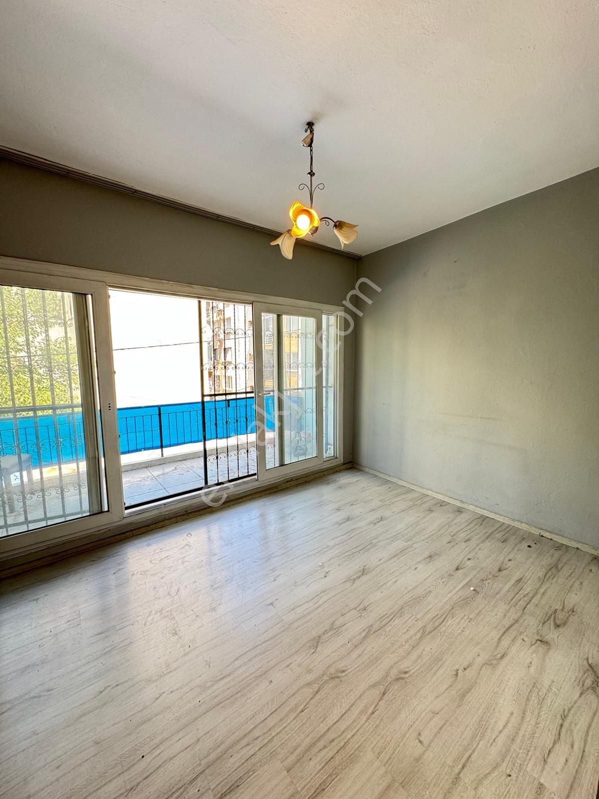 İzmir Karabağlar Yeşilyurt Mah.de Satılık 79m2 3 Katlı Mustakil - Görsel 5