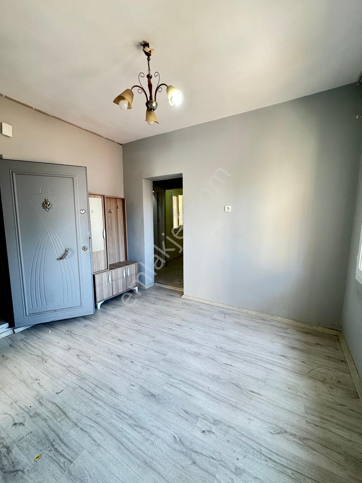 İzmir Karabağlar Yeşilyurt Mah.de Satılık 79m2 3 Katlı Mustakil - Görsel 4