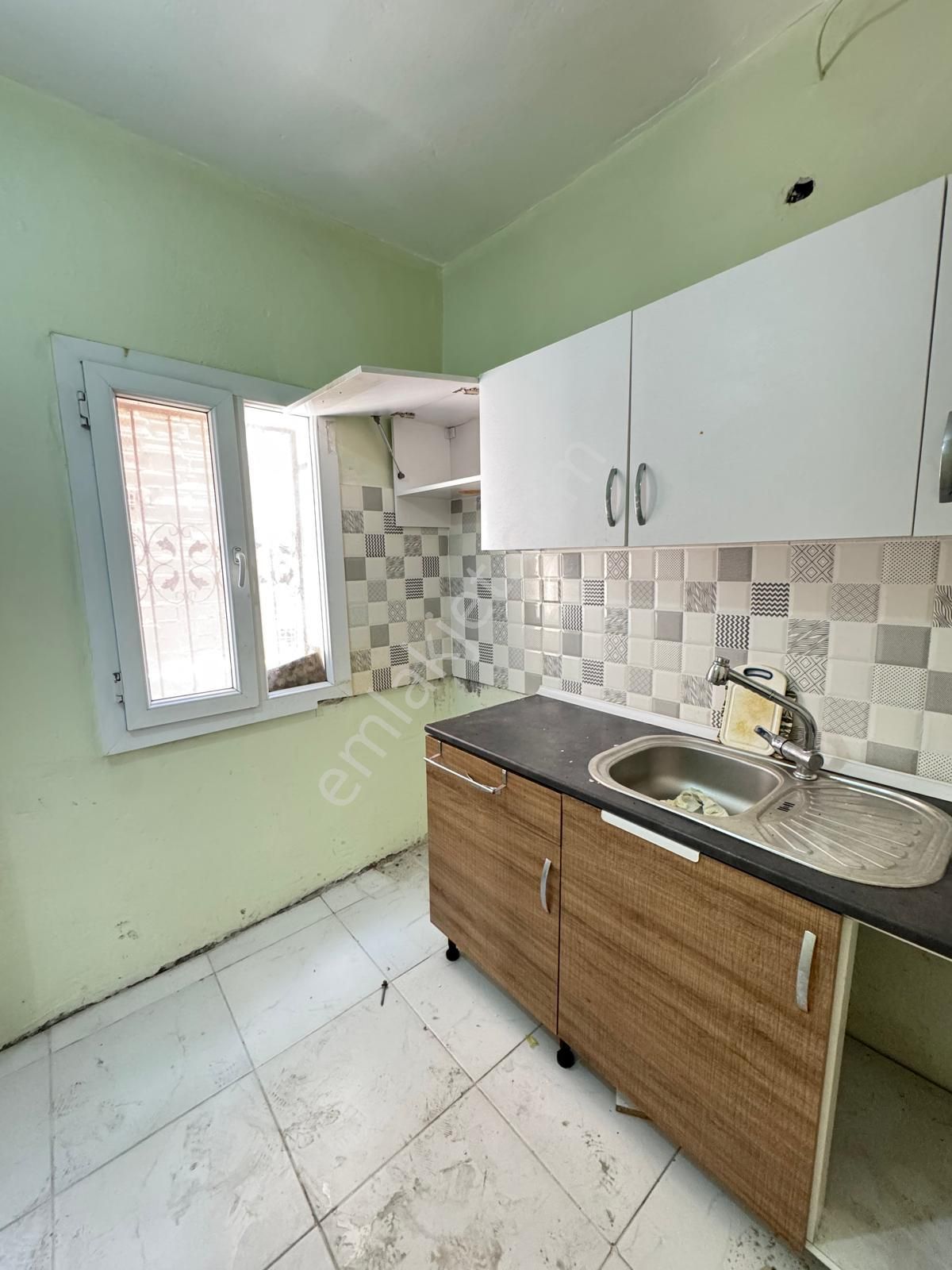 İzmir Karabağlar Yeşilyurt Mah.de Satılık 79m2 3 Katlı Mustakil - Görsel 10