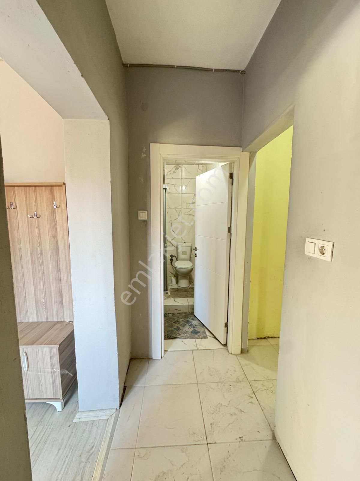 İzmir Karabağlar Yeşilyurt Mah.de Satılık 79m2 3 Katlı Mustakil - Görsel 9