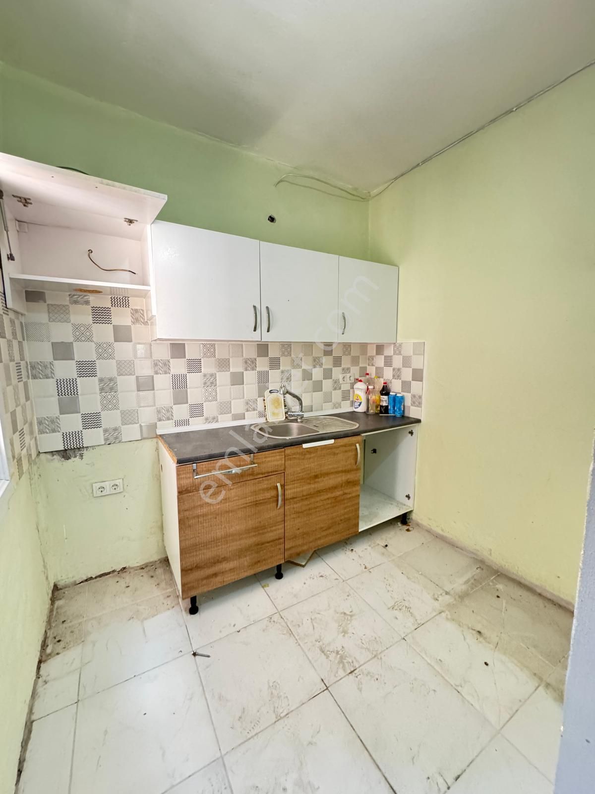 İzmir Karabağlar Yeşilyurt Mah.de Satılık 79m2 3 Katlı Mustakil - Görsel 11