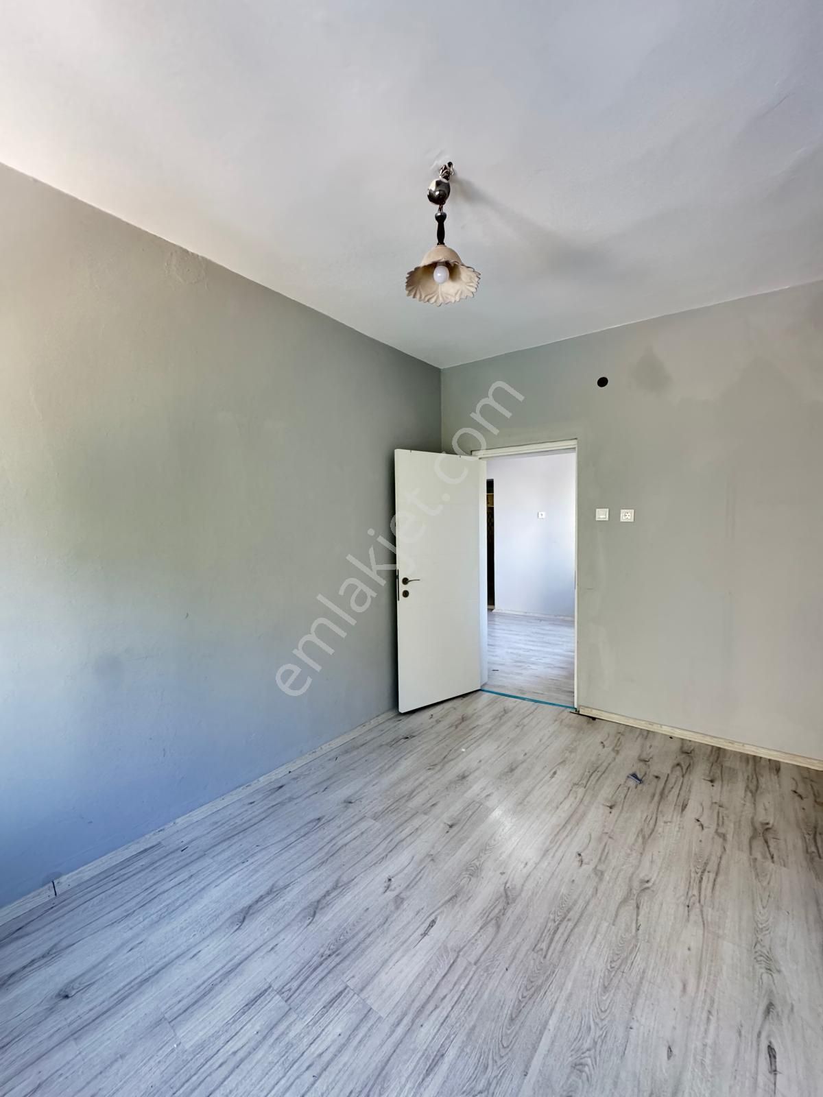 İzmir Karabağlar Yeşilyurt Mah.de Satılık 79m2 3 Katlı Mustakil - Görsel 19