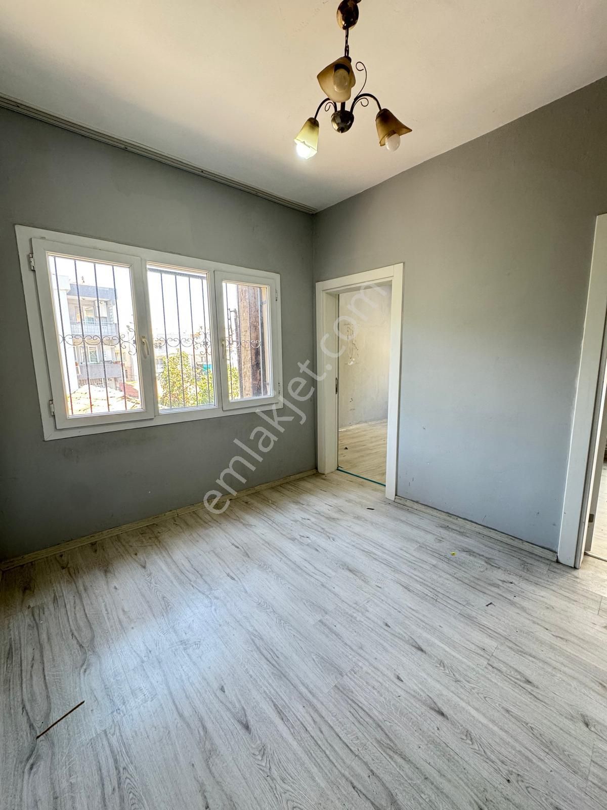 İzmir Karabağlar Yeşilyurt Mah.de Satılık 79m2 3 Katlı Mustakil - Görsel 8