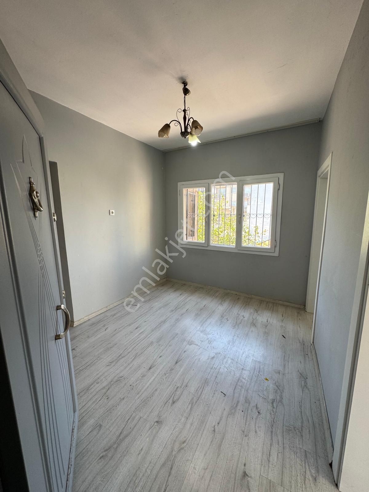 İzmir Karabağlar Yeşilyurt Mah.de Satılık 79m2 3 Katlı Mustakil - Görsel 7