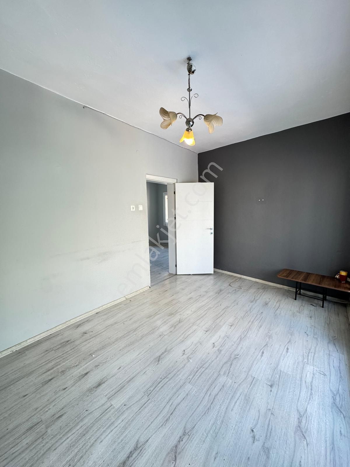 İzmir Karabağlar Yeşilyurt Mah.de Satılık 79m2 3 Katlı Mustakil - Görsel 15